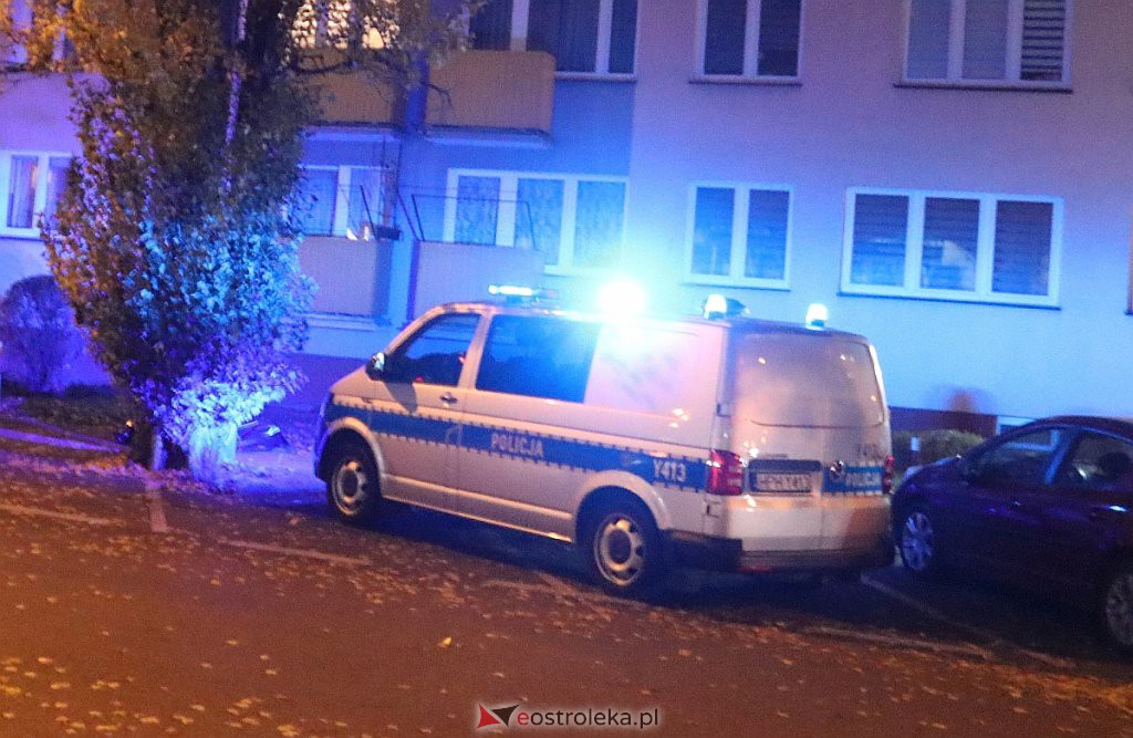 Tragedia w centrum Ostrołęki. Mężczyzna wyskoczył z wieżowca przy ulicy Prądzyńskiego [20.11.2019] - zdjęcie #3 - eOstroleka.pl