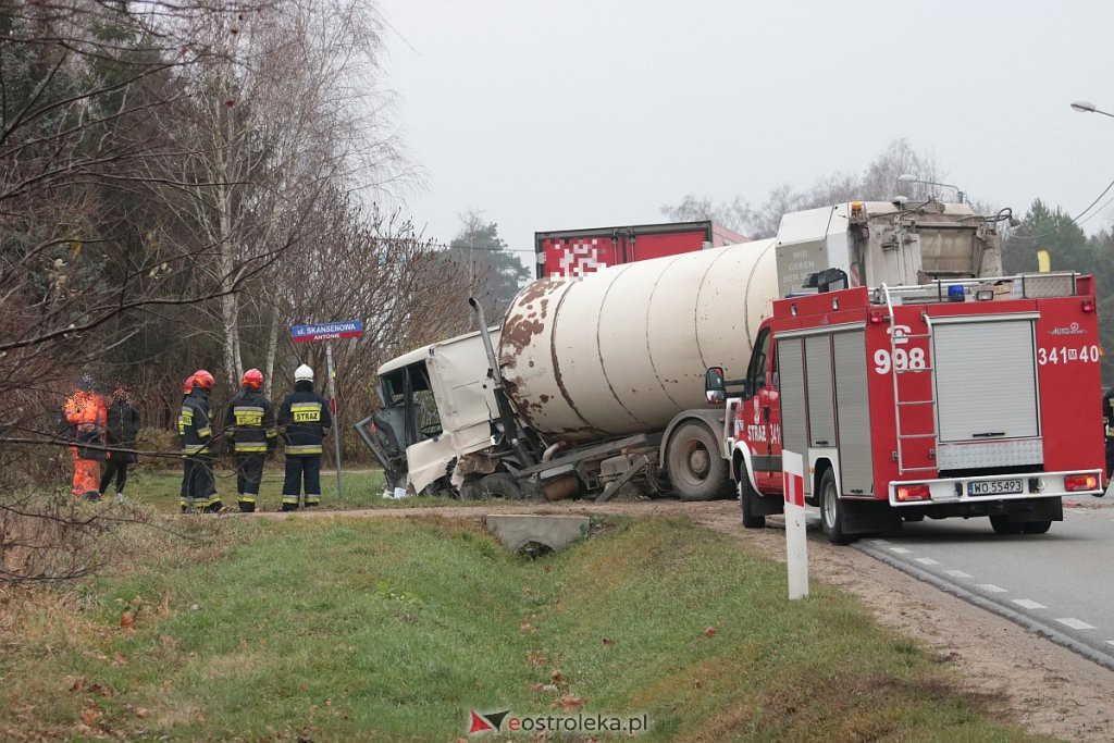 Kraksa w Antoniach. Zderzenie śmieciarki z ciężarówką! [25.11.2019] - zdjęcie #5 - eOstroleka.pl