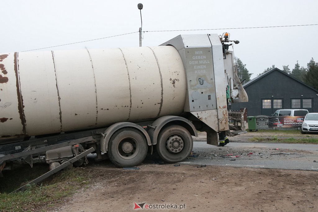 Kraksa w Antoniach. Zderzenie śmieciarki z ciężarówką! [25.11.2019] - zdjęcie #9 - eOstroleka.pl