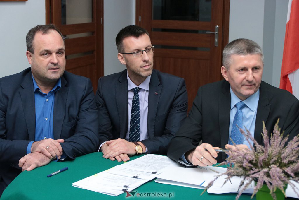 Historyczna umowa na inwestycję z Funduszu Dróg Samorządowych podpisana [26.11.2019] - zdjęcie #4 - eOstroleka.pl