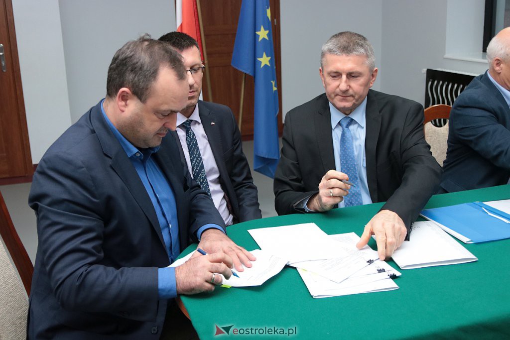 Historyczna umowa na inwestycję z Funduszu Dróg Samorządowych podpisana [26.11.2019] - zdjęcie #19 - eOstroleka.pl
