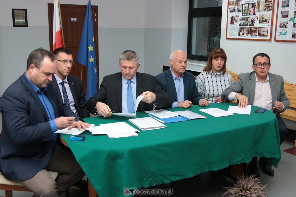Historyczna umowa na inwestycję z Funduszu Dróg Samorządowych podpisana [26.11.2019] - zdjęcie #20 - eOstroleka.pl