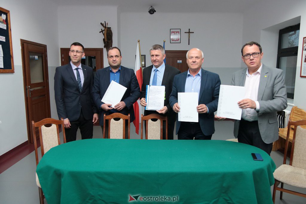 Historyczna umowa na inwestycję z Funduszu Dróg Samorządowych podpisana [26.11.2019] - zdjęcie #24 - eOstroleka.pl