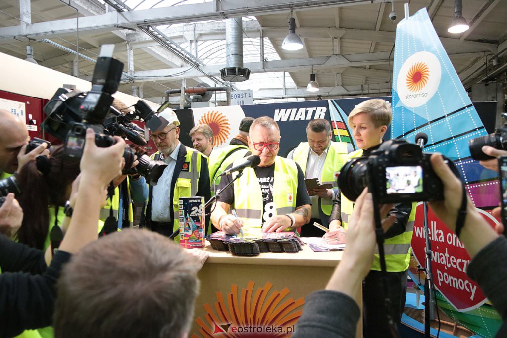 Jerzy Owsiak odwiedził Ostrołękę. Pokazał puszkę 28. finału i symbolicznie rozpoczął ostatni etap produkcji [27.11.2019] - zdjęcie #11 - eOstroleka.pl