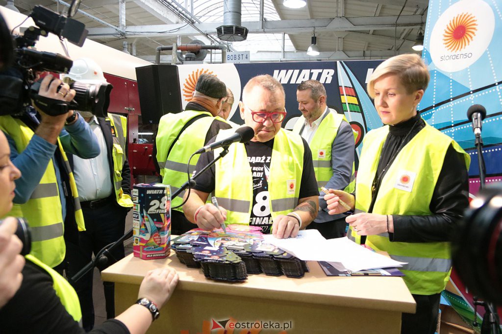 Jerzy Owsiak odwiedził Ostrołękę. Pokazał puszkę 28. finału i symbolicznie rozpoczął ostatni etap produkcji [27.11.2019] - zdjęcie #10 - eOstroleka.pl
