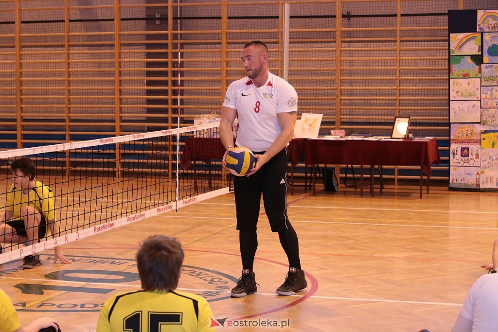 Mecz z reprezentacją Polski w siatkówce na siedząco na finał Dni Integracji w SP nr 10 [27.11.2019] - zdjęcie #62 - eOstroleka.pl