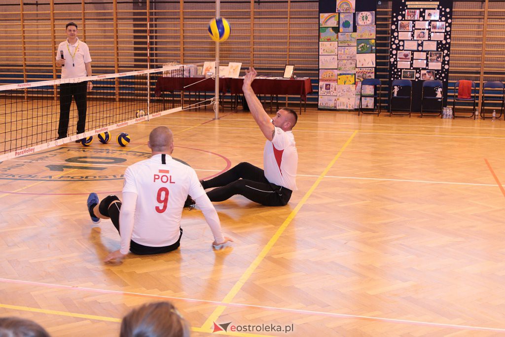 Mecz z reprezentacją Polski w siatkówce na siedząco na finał Dni Integracji w SP nr 10 [27.11.2019] - zdjęcie #46 - eOstroleka.pl