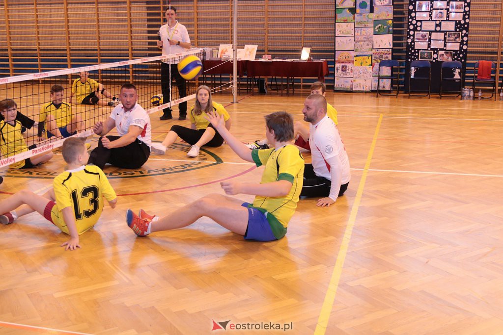 Mecz z reprezentacją Polski w siatkówce na siedząco na finał Dni Integracji w SP nr 10 [27.11.2019] - zdjęcie #19 - eOstroleka.pl