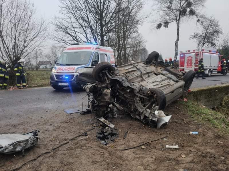 Poważny wypadek w miejscowości Ulatowo-Pogorzel. W akcji śmigłowiec LPR [27.11.2019] - zdjęcie #4 - eOstroleka.pl