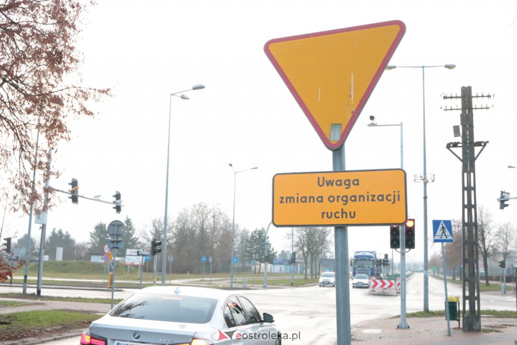 Uwaga kierowcy! Zmiana organizacji ruchu na jednym z dużych skrzyżowań w Ostrołęce [28.11.2019] - zdjęcie #1 - eOstroleka.pl