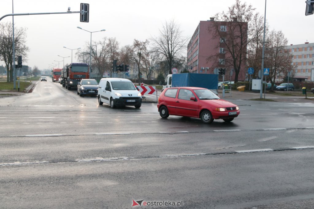 Uwaga kierowcy! Zmiana organizacji ruchu na jednym z dużych skrzyżowań w Ostrołęce [28.11.2019] - zdjęcie #5 - eOstroleka.pl