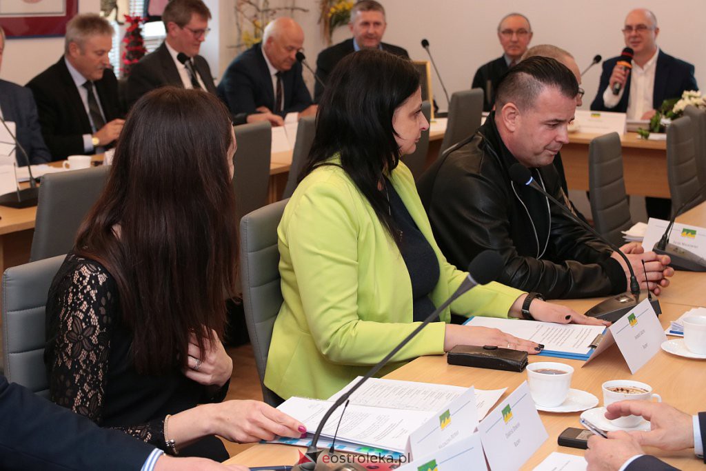 XIII sesja Rady powiatu w Ostrołęce [28.11.2019] - zdjęcie #7 - eOstroleka.pl
