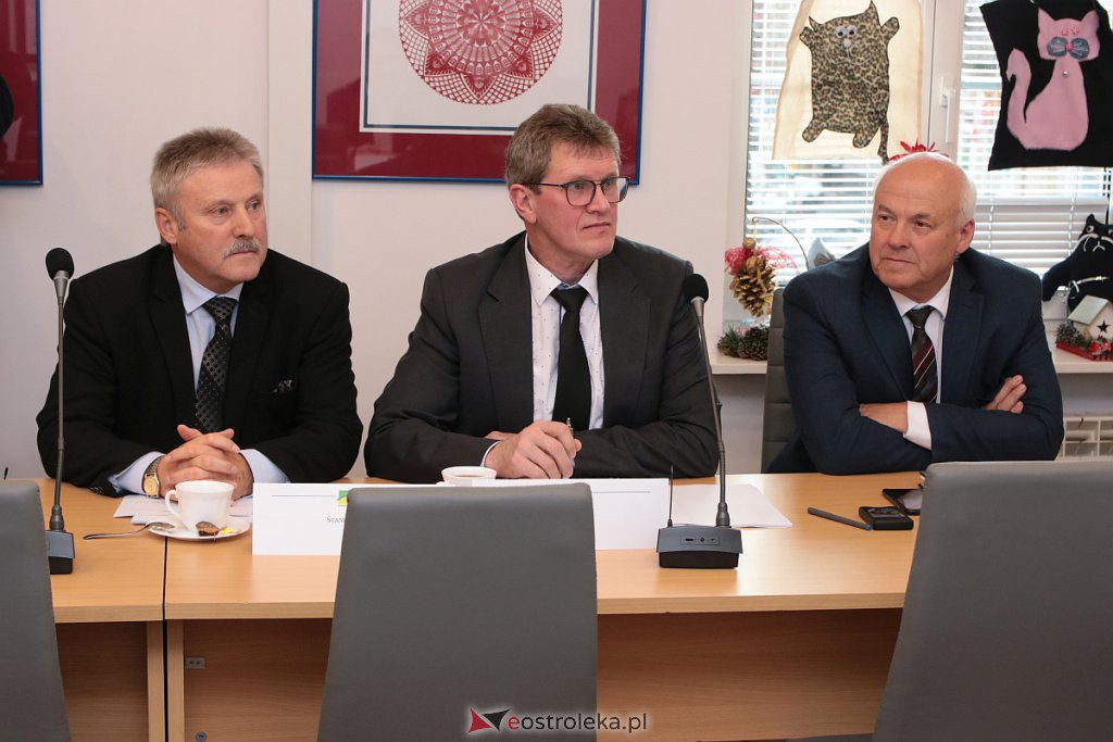 XIII sesja Rady powiatu w Ostrołęce [28.11.2019] - zdjęcie #12 - eOstroleka.pl