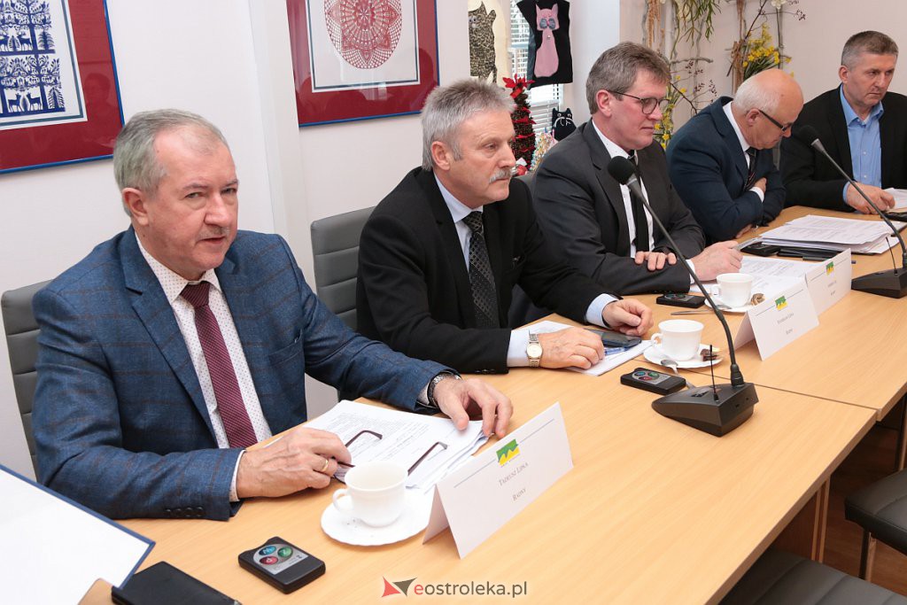 XIII sesja Rady powiatu w Ostrołęce [28.11.2019] - zdjęcie #25 - eOstroleka.pl