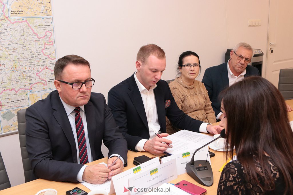 XIII sesja Rady powiatu w Ostrołęce [28.11.2019] - zdjęcie #29 - eOstroleka.pl