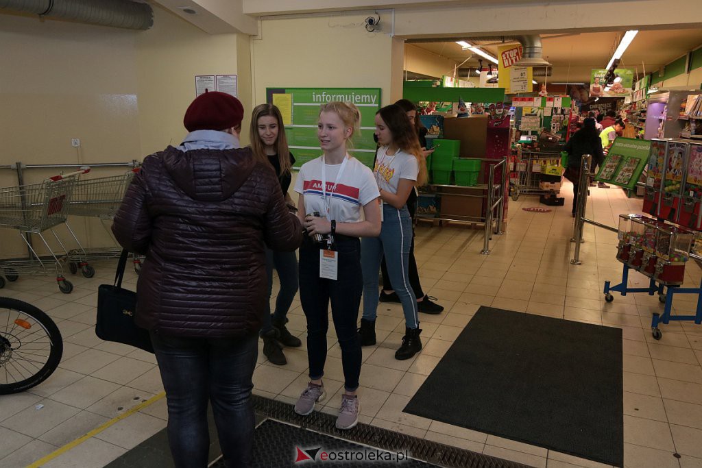 Ruszyła Świąteczna Zbiórka Żywności. W 35 sklepach dyżuruje kilkuset wolontariuszy [29.11.2019] - zdjęcie #14 - eOstroleka.pl