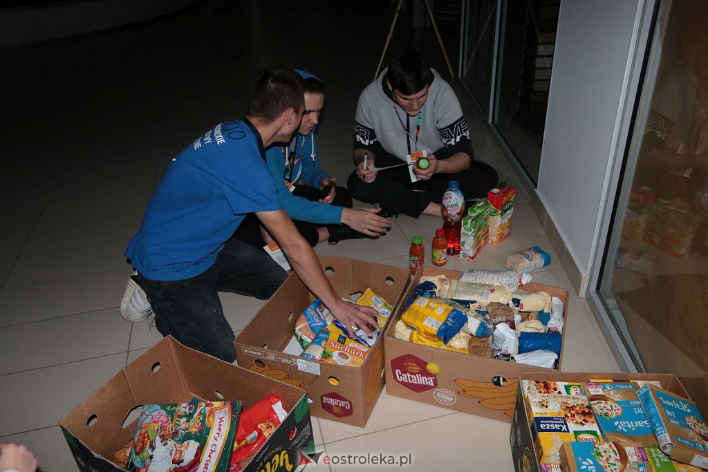Pierwszy dzień Świątecznej Zbiórki Żywności za nami [ZDJĘCIA] - zdjęcie #1 - eOstroleka.pl