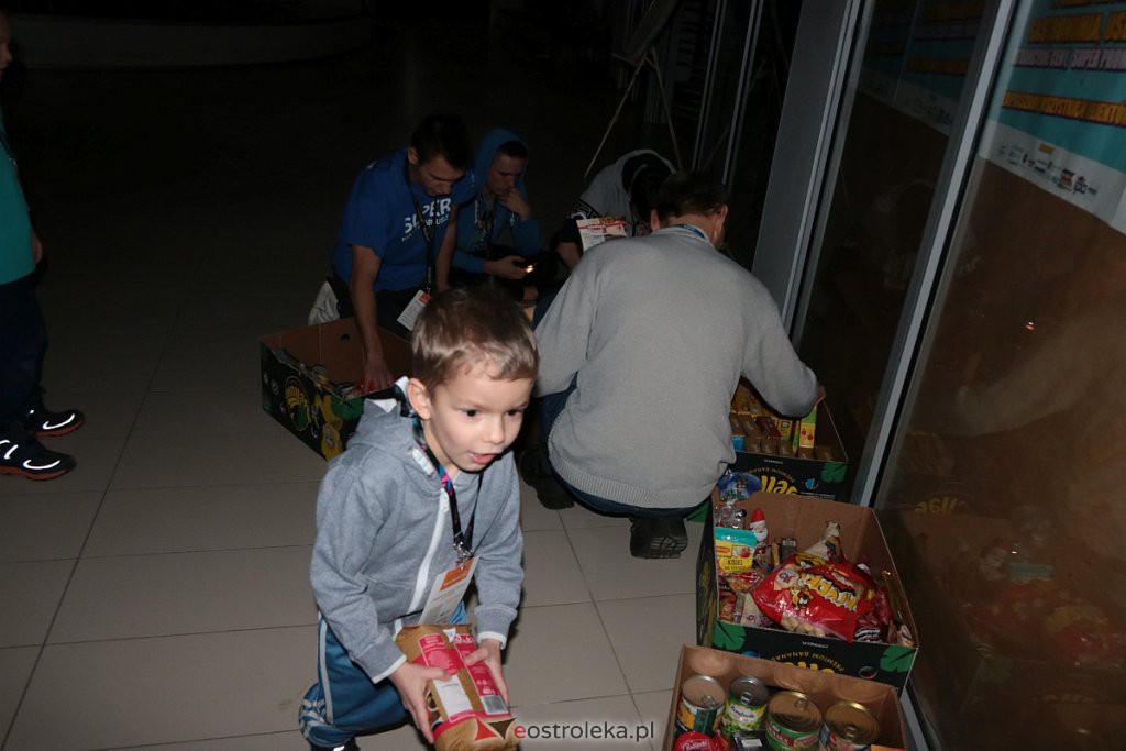 Pierwszy dzień Świątecznej Zbiórki Żywności za nami [ZDJĘCIA] - zdjęcie #8 - eOstroleka.pl