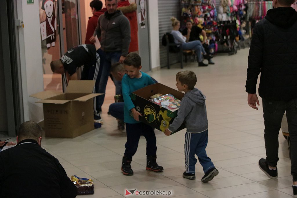 Pierwszy dzień Świątecznej Zbiórki Żywności za nami [ZDJĘCIA] - zdjęcie #36 - eOstroleka.pl