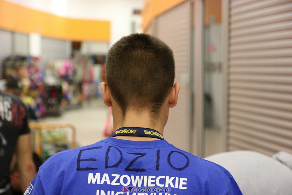 Pierwszy dzień Świątecznej Zbiórki Żywności za nami [ZDJĘCIA] - zdjęcie #51 - eOstroleka.pl