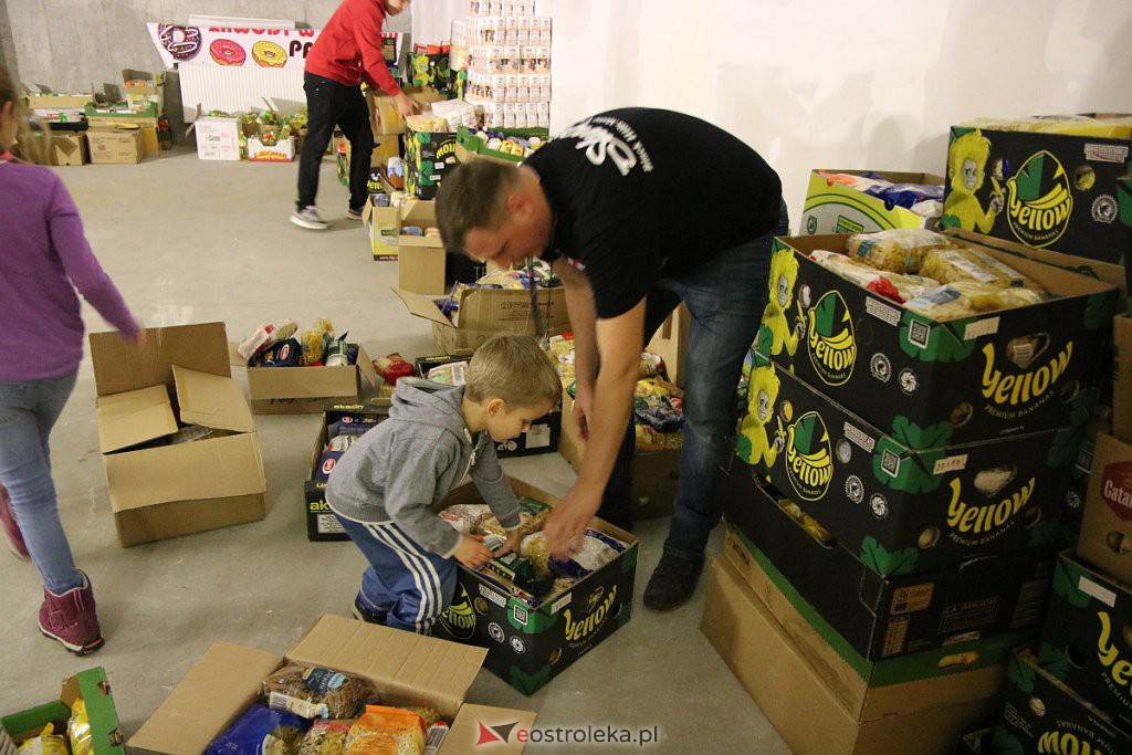 Pierwszy dzień Świątecznej Zbiórki Żywności za nami [ZDJĘCIA] - zdjęcie #69 - eOstroleka.pl