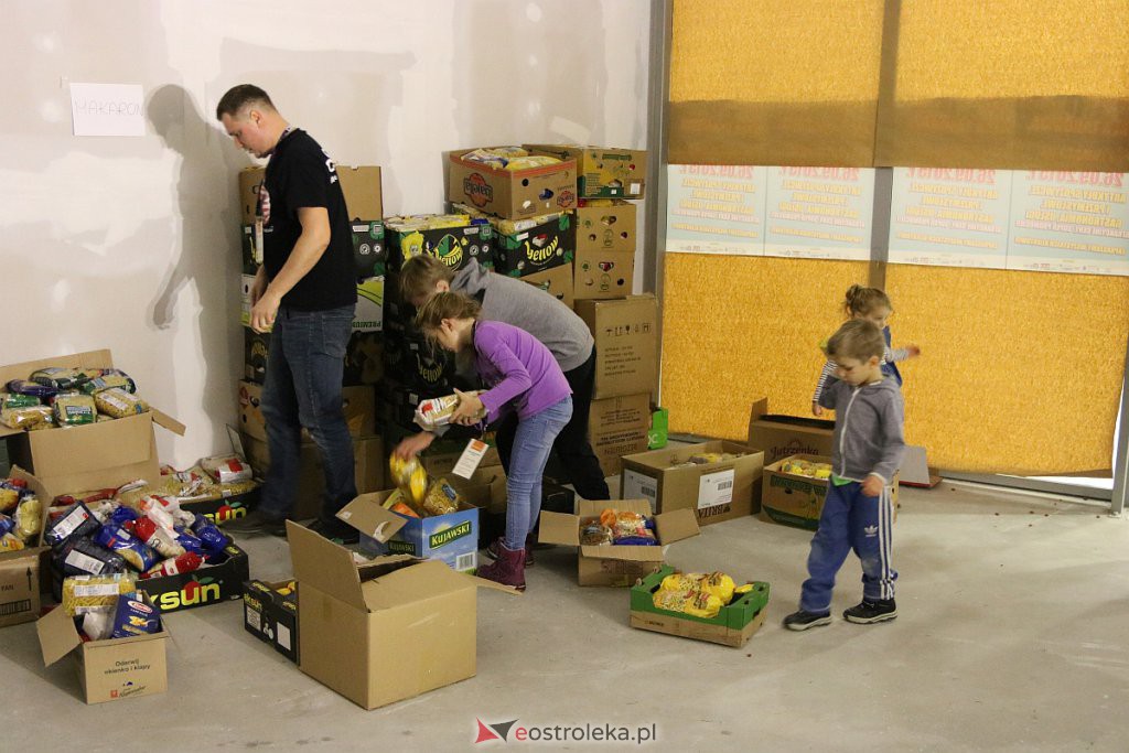 Pierwszy dzień Świątecznej Zbiórki Żywności za nami [ZDJĘCIA] - zdjęcie #74 - eOstroleka.pl
