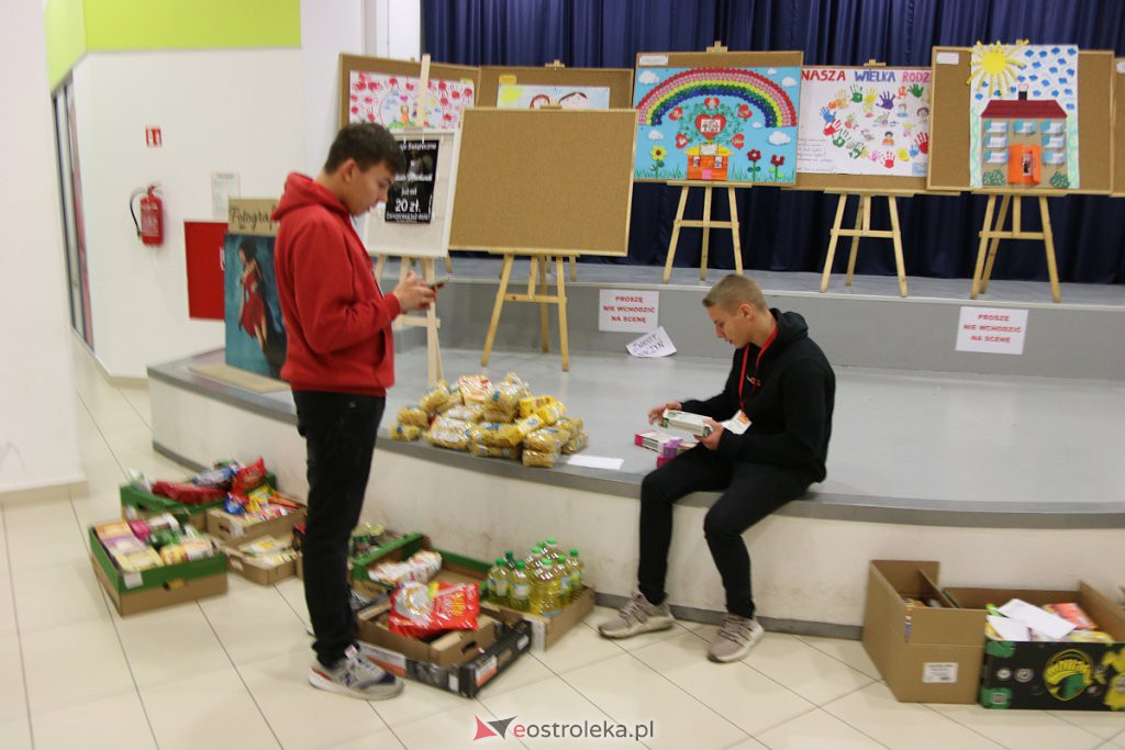 Pierwszy dzień Świątecznej Zbiórki Żywności za nami [ZDJĘCIA] - zdjęcie #88 - eOstroleka.pl