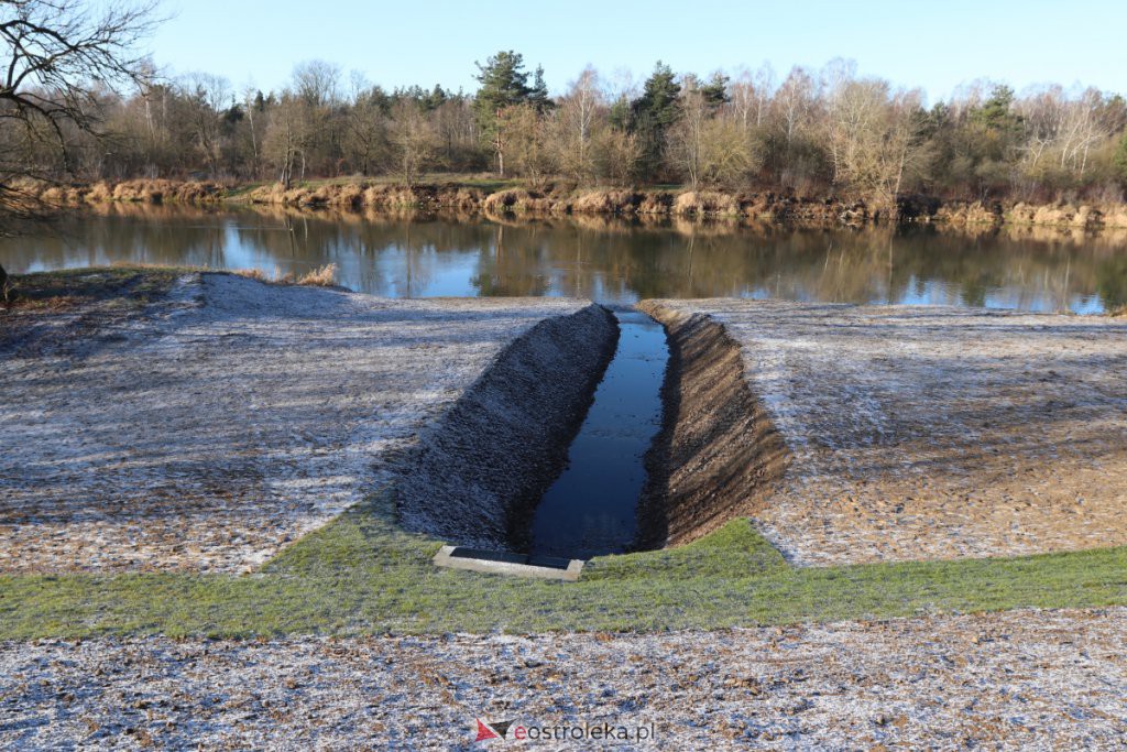 Wał przeciwpowodziowy po naprawie [3.12.2019] - zdjęcie #3 - eOstroleka.pl