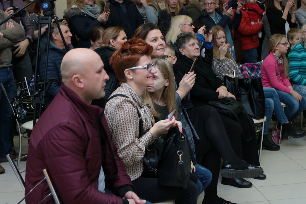 Mikołajki w Hali targowej Feniks [07.12.2019] - zdjęcie #112 - eOstroleka.pl