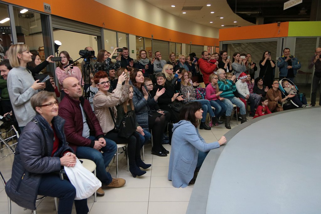 Mikołajki w Hali targowej Feniks [07.12.2019] - zdjęcie #97 - eOstroleka.pl