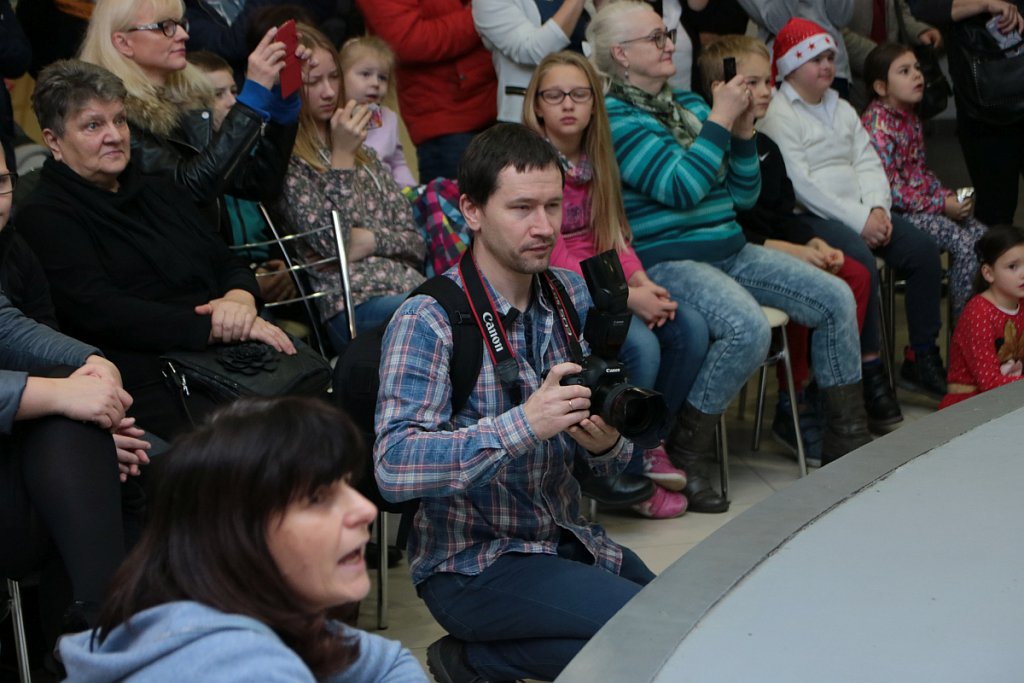Mikołajki w Hali targowej Feniks [07.12.2019] - zdjęcie #75 - eOstroleka.pl
