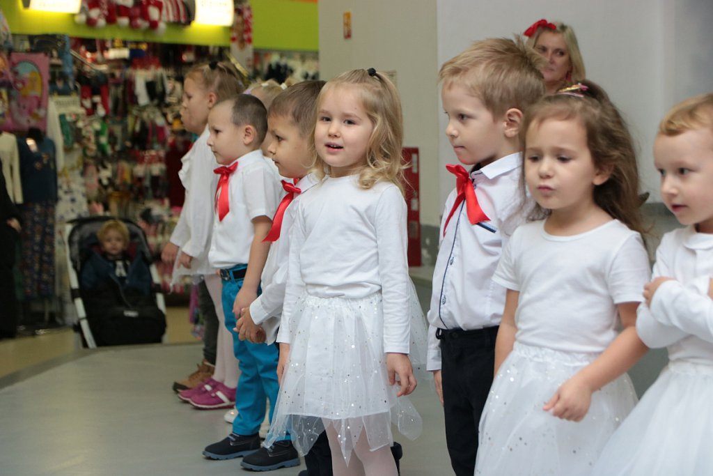 Mikołajki w Hali targowej Feniks [07.12.2019] - zdjęcie #71 - eOstroleka.pl