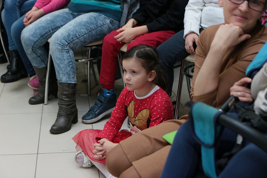 Mikołajki w Hali targowej Feniks [07.12.2019] - zdjęcie #59 - eOstroleka.pl