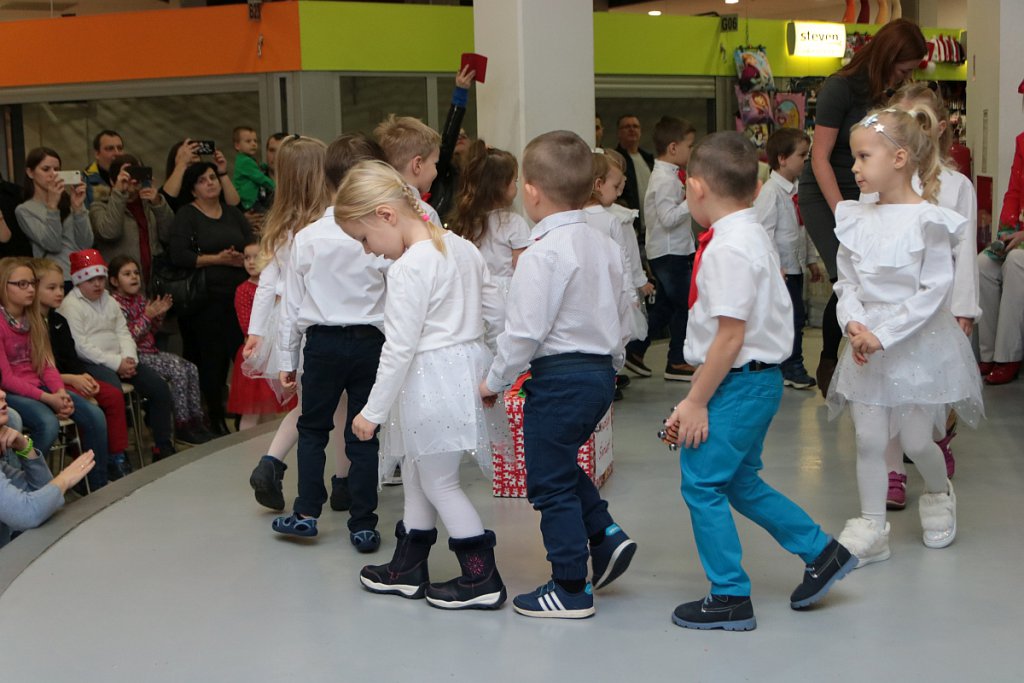 Mikołajki w Hali targowej Feniks [07.12.2019] - zdjęcie #55 - eOstroleka.pl