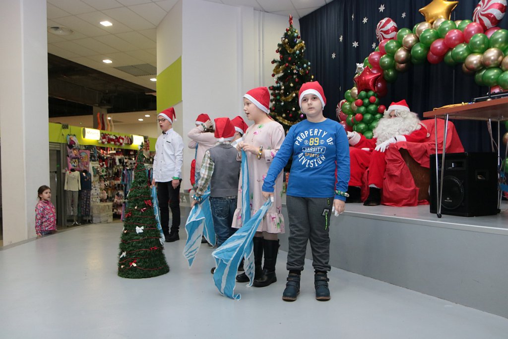 Mikołajki w Hali targowej Feniks [07.12.2019] - zdjęcie #28 - eOstroleka.pl