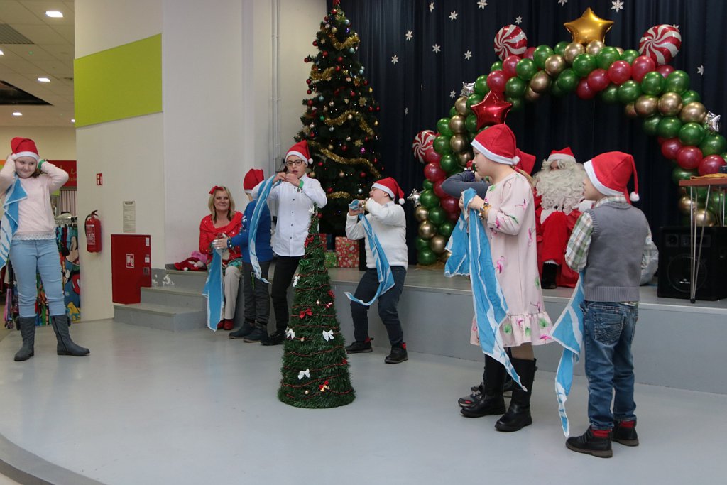 Mikołajki w Hali targowej Feniks [07.12.2019] - zdjęcie #14 - eOstroleka.pl