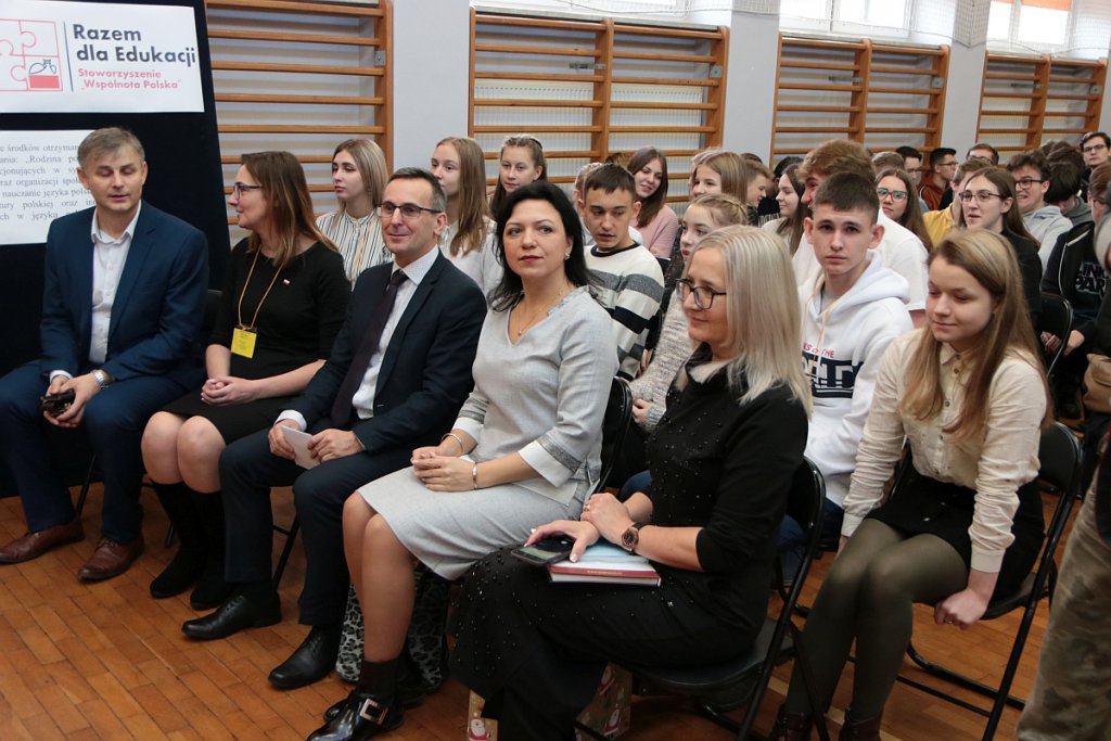 Młodzież z Usola Syberyjskiego z wizytą w II LO [09.12.2019] - zdjęcie #4 - eOstroleka.pl