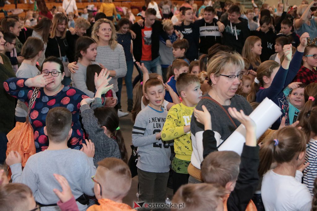 Majka Jeżowska zagrała w Ostrołęce. Dzieci były zachwycone! [10.12.2019] - zdjęcie #1 - eOstroleka.pl