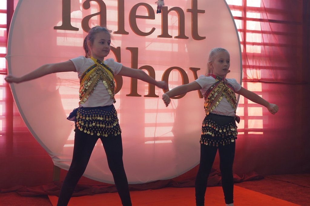 „Mikołajkowy Talent Show” w SP w Czerwinie [10.12.2019] - zdjęcie #8 - eOstroleka.pl