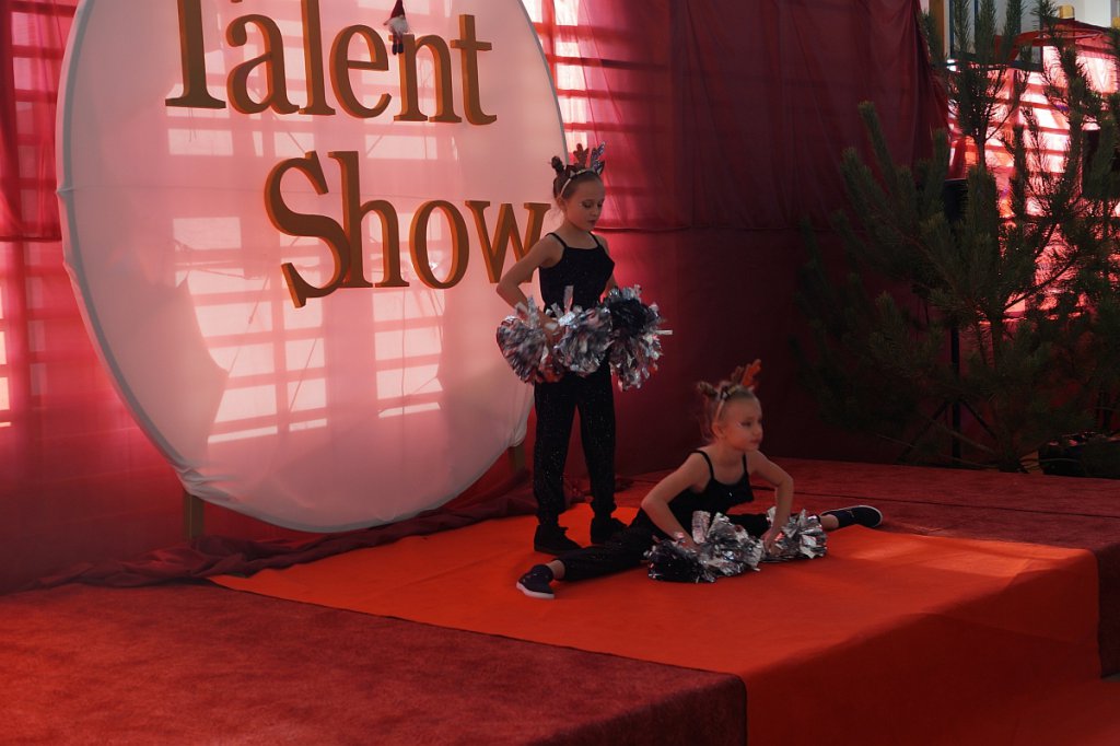 „Mikołajkowy Talent Show” w SP w Czerwinie [10.12.2019] - zdjęcie #10 - eOstroleka.pl