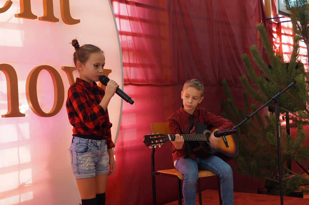 „Mikołajkowy Talent Show” w SP w Czerwinie [10.12.2019] - zdjęcie #15 - eOstroleka.pl