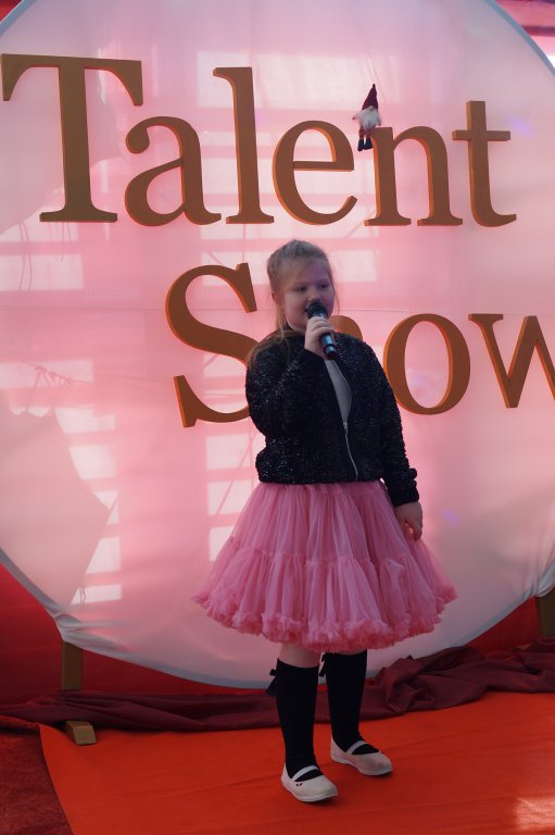 „Mikołajkowy Talent Show” w SP w Czerwinie [10.12.2019] - zdjęcie #16 - eOstroleka.pl