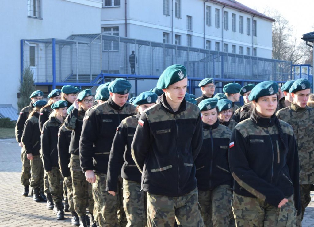 Adepci klas wojskowo-policyjnych za murami Zakładu Karnego w Przytułach Starych [10.12.2019] - zdjęcie #3 - eOstroleka.pl