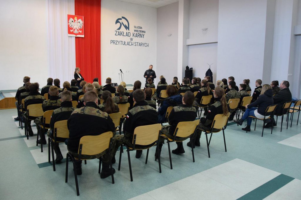 Adepci klas wojskowo-policyjnych za murami Zakładu Karnego w Przytułach Starych [10.12.2019] - zdjęcie #7 - eOstroleka.pl