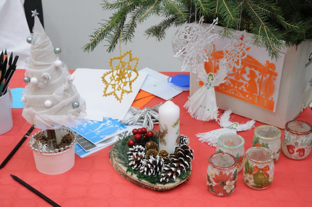 Rodzinne warsztaty w świątecznym klimacie w Muzeum Kultury Kurpiowskiej [12.12.2019] - zdjęcie #20 - eOstroleka.pl