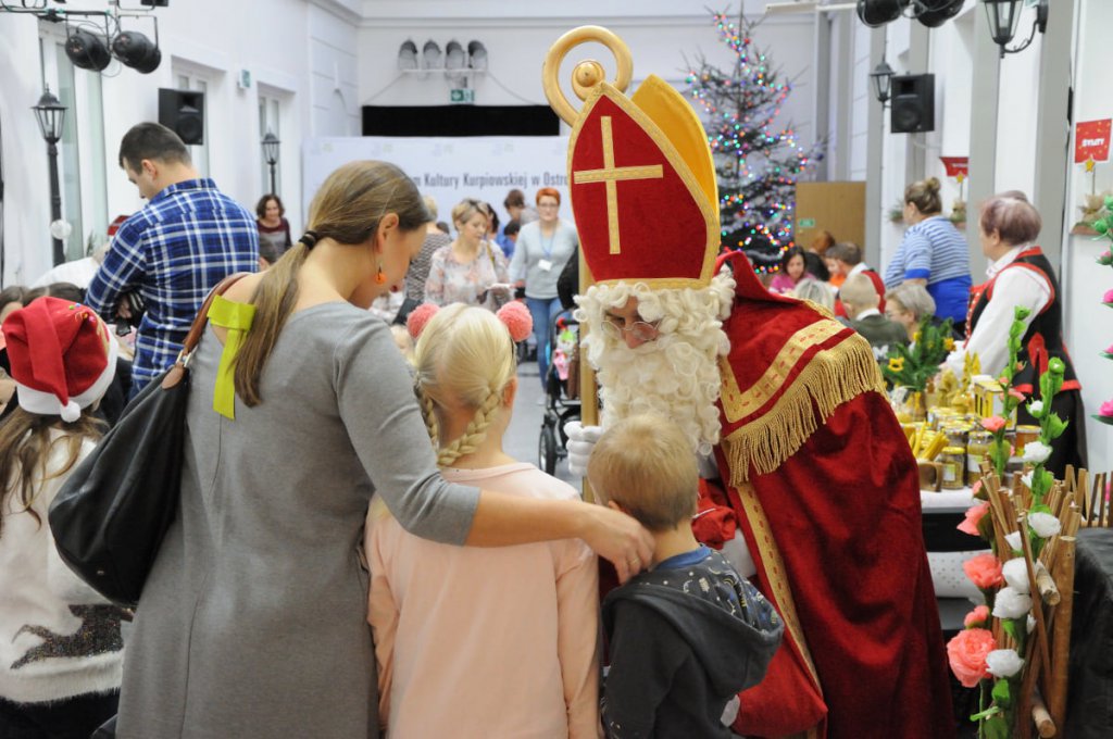 Rodzinne warsztaty w świątecznym klimacie w Muzeum Kultury Kurpiowskiej [12.12.2019] - zdjęcie #44 - eOstroleka.pl
