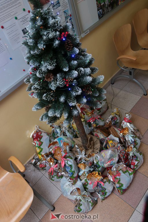 Przedszkolaki przygotowały świąteczne niespodzianki podopiecznym MOPR 12.12.2019] - zdjęcie #3 - eOstroleka.pl