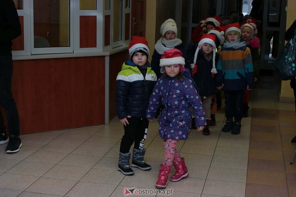 Przedszkolaki przygotowały świąteczne niespodzianki podopiecznym MOPR 12.12.2019] - zdjęcie #4 - eOstroleka.pl