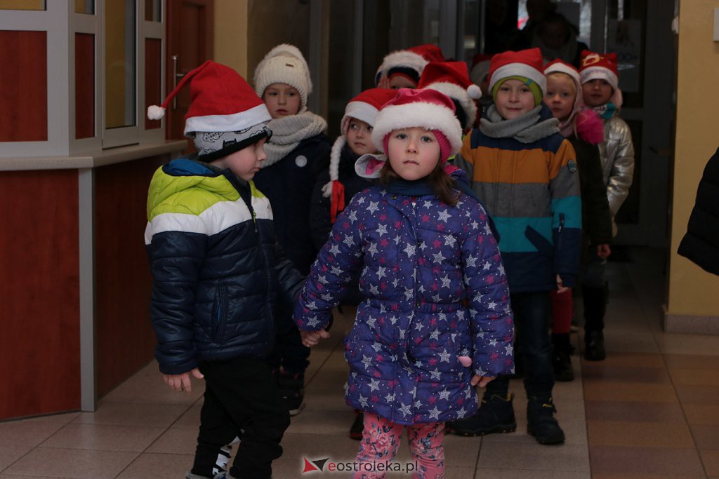 Przedszkolaki przygotowały świąteczne niespodzianki podopiecznym MOPR 12.12.2019] - zdjęcie #5 - eOstroleka.pl