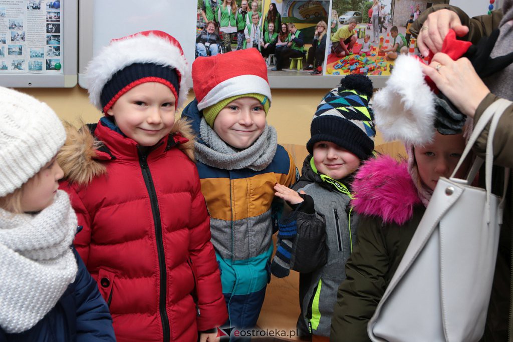 Przedszkolaki przygotowały świąteczne niespodzianki podopiecznym MOPR 12.12.2019] - zdjęcie #10 - eOstroleka.pl